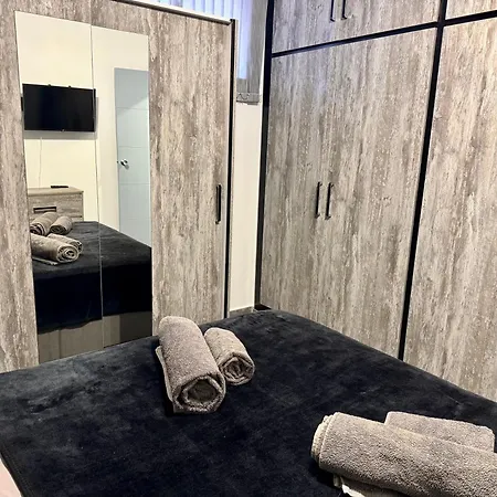 Vibrant Seaside In Cristianos Apartament