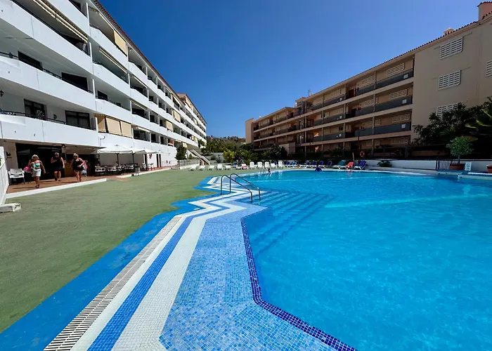 Vibrant Seaside In Cristianos Apartamento