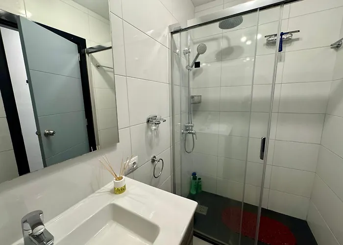 Vibrant Seaside In Cristianos * لوس كريستيانوس